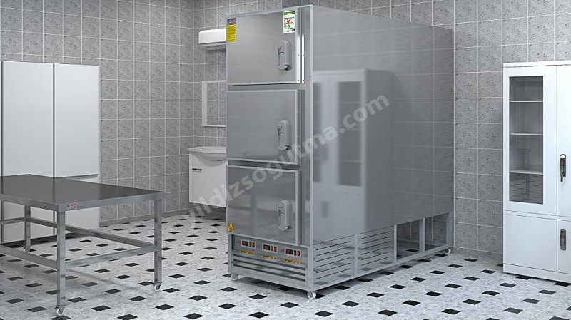 Çelik karkas gövdeli üç üniteli (3 hücreli) morg ünitesi, alüminyum nitratlı paslanmaz iç yüzeyi ve paslanmaz krom çelik dış kaplamasıyla hijyenik, dayanıklı ve uzun ömürlü kullanım sunar. R290 soğutmalı bağımsız sistem, dijital kontrol ve teleskopik konveyör sayesinde güvenli, pratik ve kurumsal standartlarda çalışma sağlar. Yıldızlar Soğutma; kalite, güven ve servis odaklı yaklaşımıyla satış sonrası destekle yatırımınızı yıllarca korur.